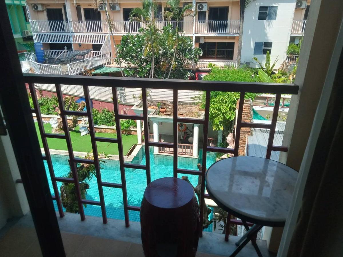 The Top Patong Resort Extérieur photo