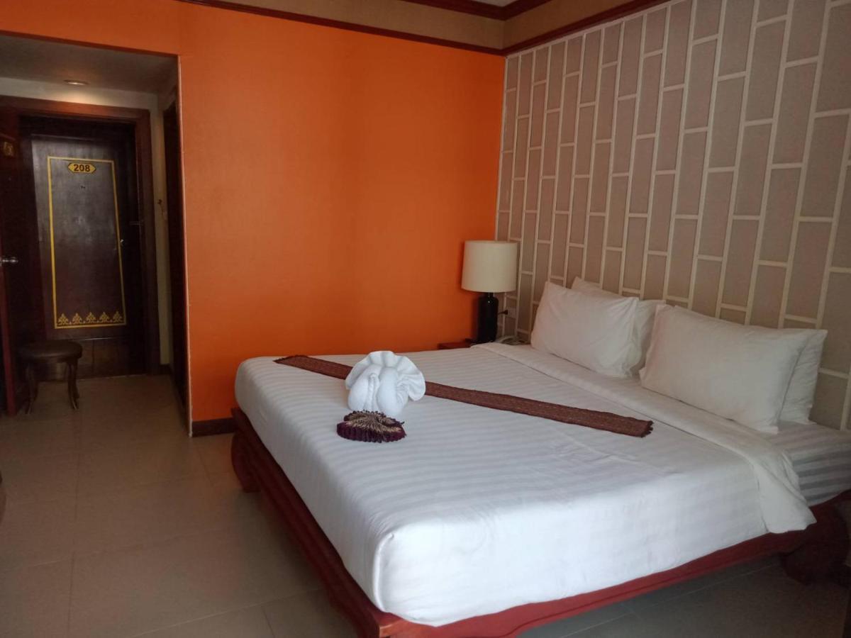 The Top Patong Resort Extérieur photo